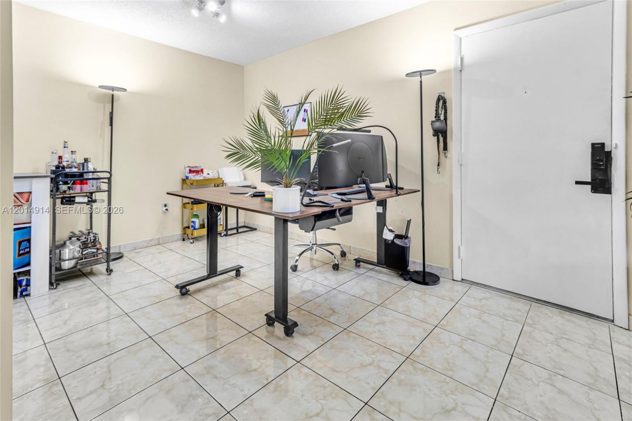 4040 N Hills Dr, Unit 20, Hollywood, FL 33021 Photo
