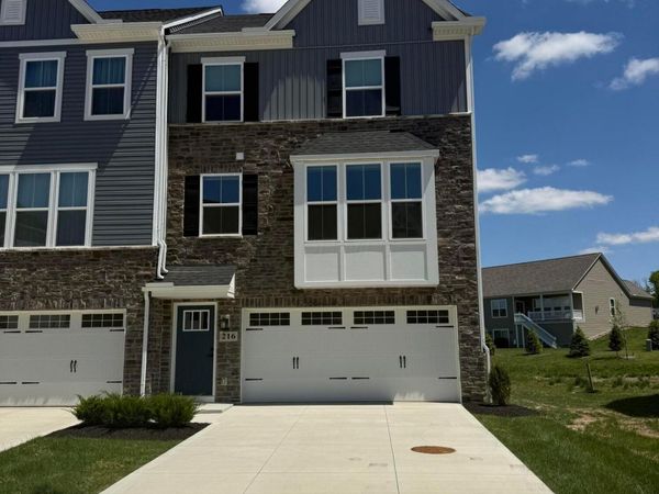 216 Via Veneto , Delaware, OH 43015