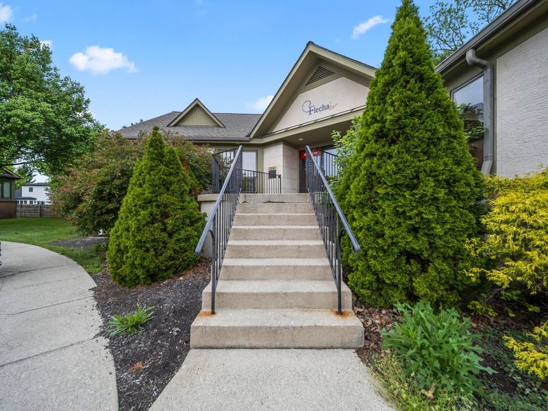 3250 W Henderson Road , Unit 103, Columbus, OH 43220 Photo 2