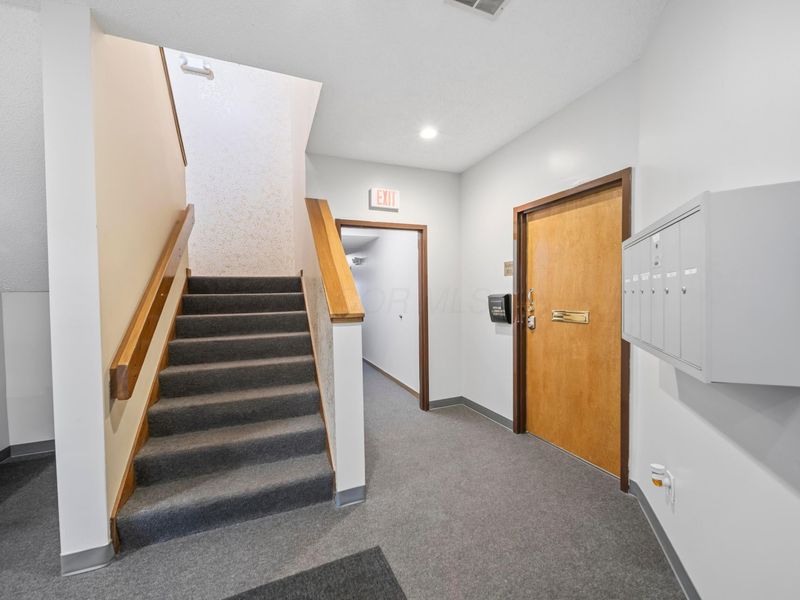3250 W Henderson Road , Unit 103, Columbus, OH 43220 Photo 6