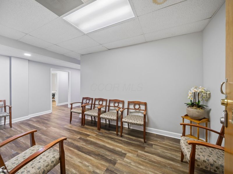 3250 W Henderson Road , Unit 103, Columbus, OH 43220 Photo 8