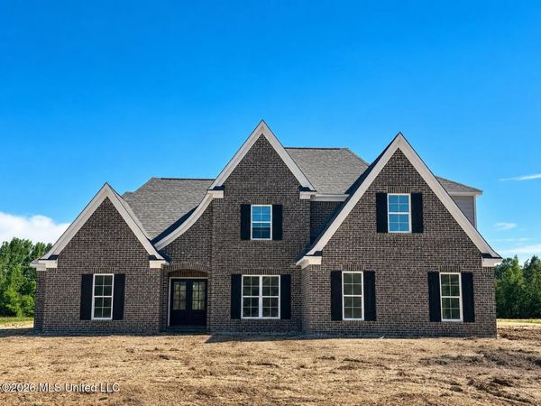5405 Hazelwood Drive, Lake Cormorant, MS 38641