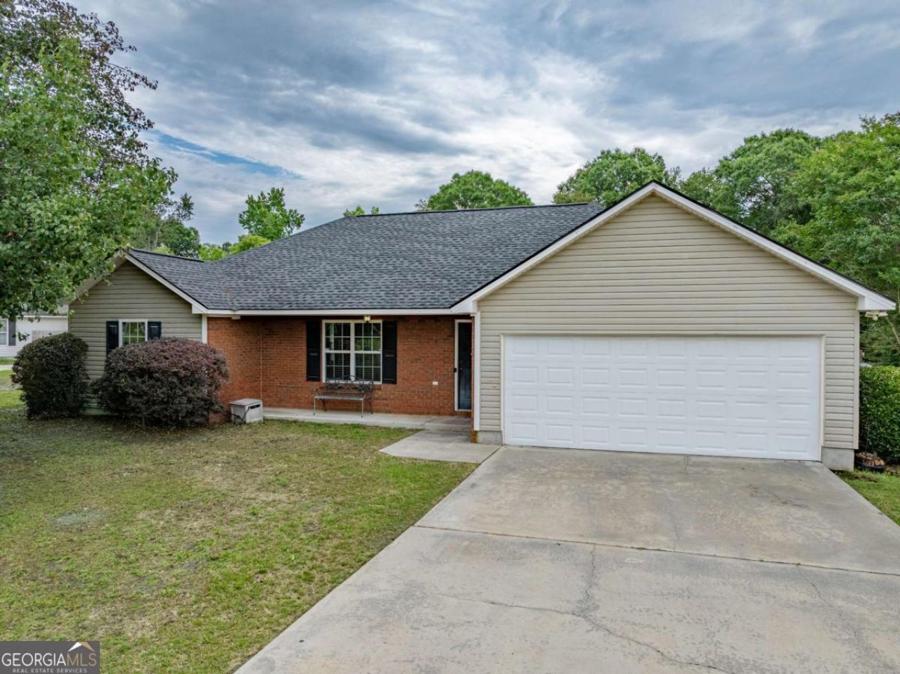 8 Edinburgh, Tifton, GA 31794 Main Photo