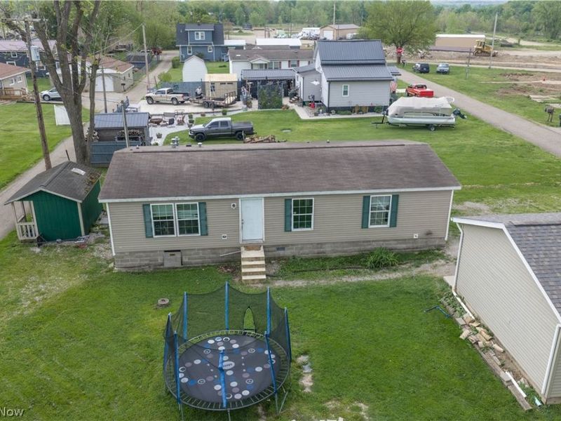 2195 James Street SE, New Philadelphia, OH 44663 Photo 2