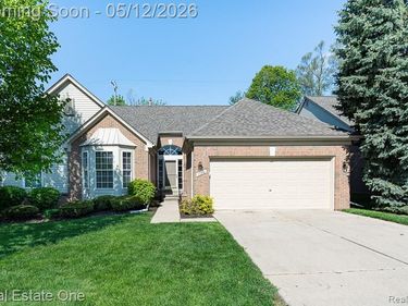 1110 Churchill Circle, Rochester, MI 48307