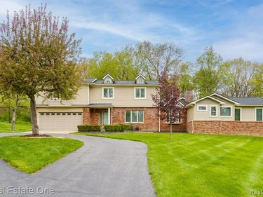 9243 Sherwood Drive, Springfield Twp, MI 48350