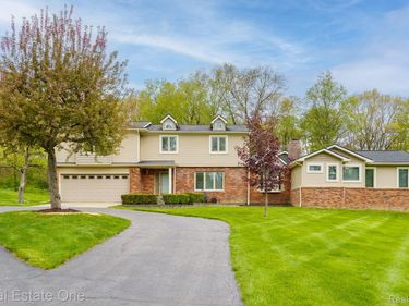 9243 Sherwood Drive, Springfield Township, Mi 48350