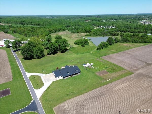 705 S Ethlyn Road , Moscow Mills, MO 63362