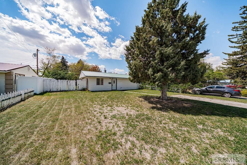 325 NW Bonneville Drive, Idaho Falls, ID 83401 Main Photo