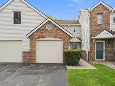 5653 Gateway Lane, Brook Park, OH 44142