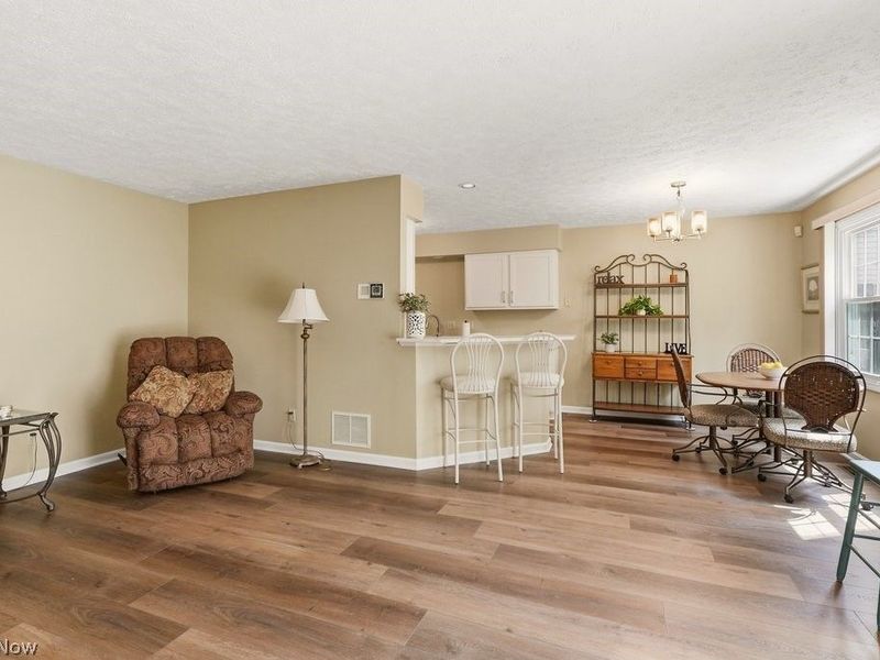 5653 Gateway Lane, Brook Park, OH 44142 Photo 11