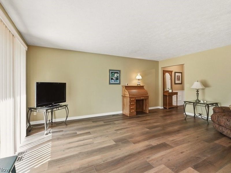 5653 Gateway Lane, Brook Park, OH 44142 Photo 12