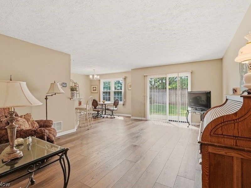 5653 Gateway Lane, Brook Park, OH 44142 Photo 13