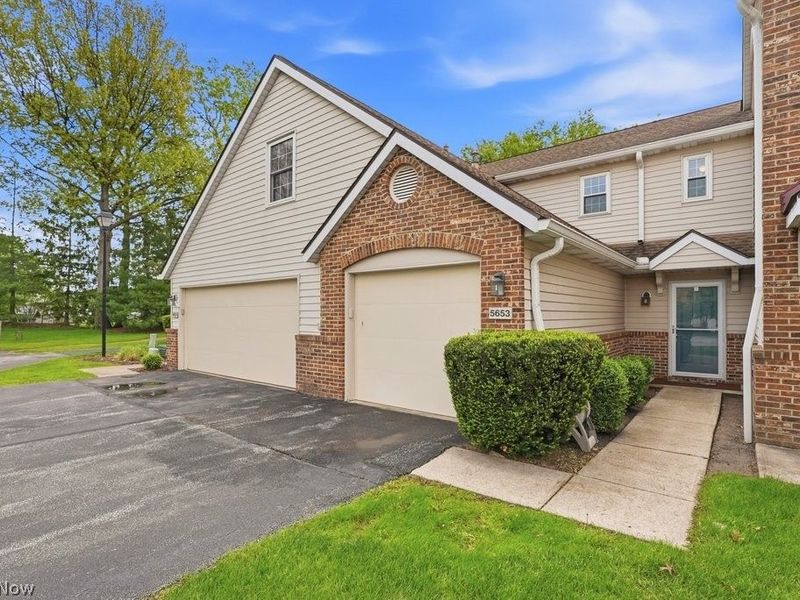 5653 Gateway Lane, Brook Park, OH 44142 Photo 2