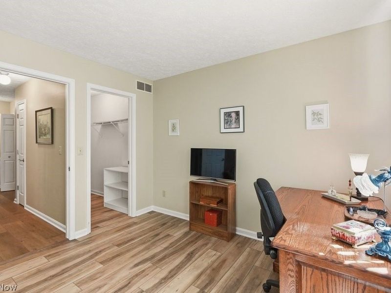 5653 Gateway Lane, Brook Park, OH 44142 Photo 21
