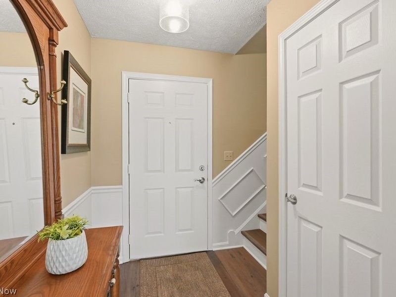 5653 Gateway Lane, Brook Park, OH 44142 Photo 3