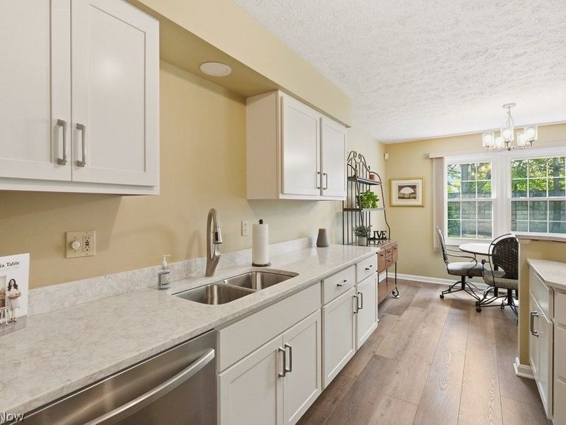 5653 Gateway Lane, Brook Park, OH 44142 Photo 4