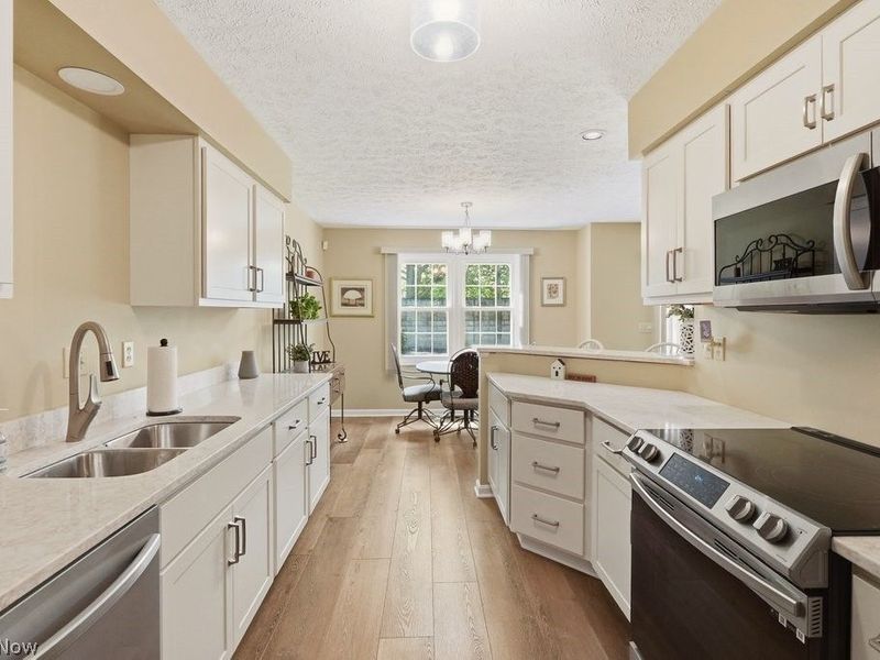 5653 Gateway Lane, Brook Park, OH 44142 Photo 5