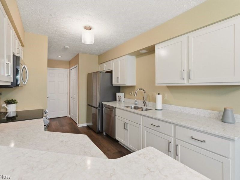 5653 Gateway Lane, Brook Park, OH 44142 Photo 6