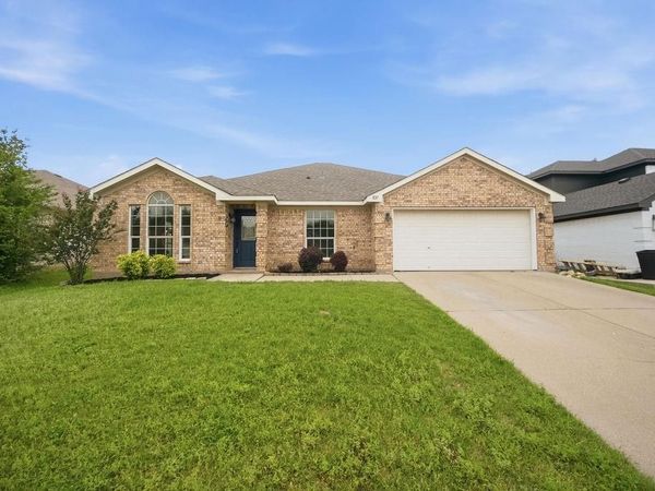837 Morgan Drive, Burleson, TX 76028