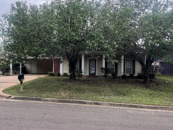 727 Hawthorn Green Drive, Ridgeland, MS 39157