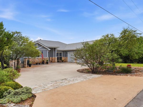 1253 Sundown Trl, Fischer, TX 78623