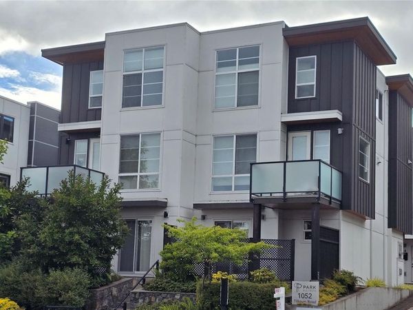 1052 Tillicum Rd, Unit #1, Esquimalt, BC V9A 2A3