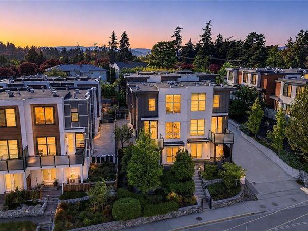 1052 Tillicum Rd, Unit #1, Esquimalt, BC V9A 2A3