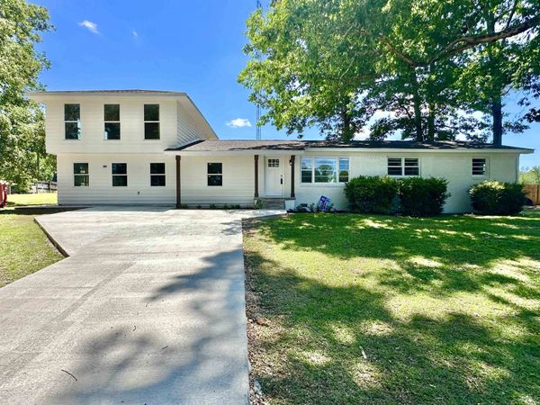 1200 Hazelwood Dr, Florence, AL 35633