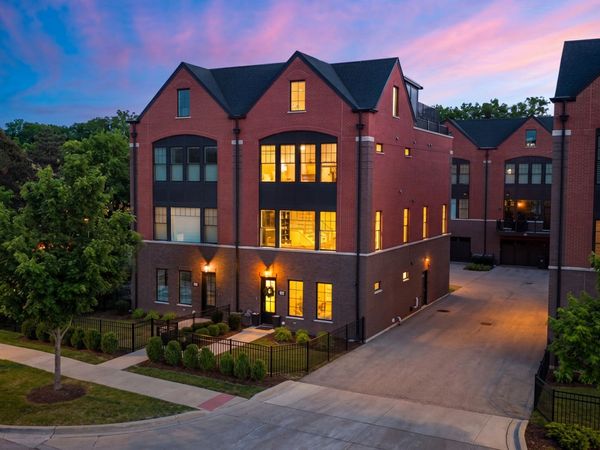 932 E Chicago Avenue , Naperville, IL 60540