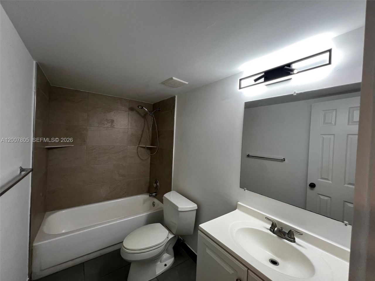 8411 NW 8th St , Unit 105, Miami, FL 33126 Photo