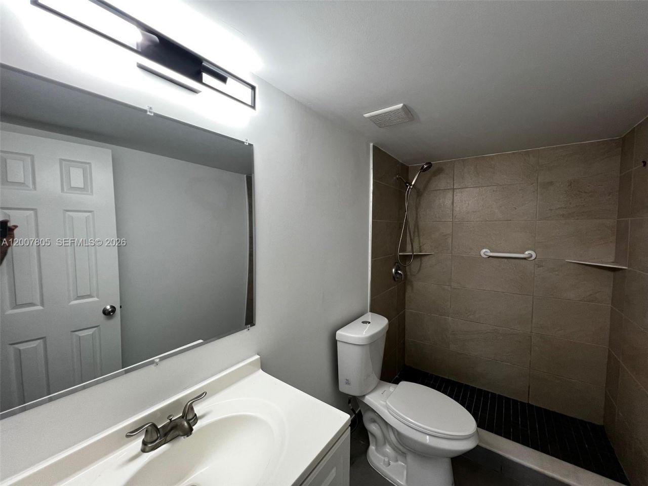 8411 NW 8th St , Unit 105, Miami, FL 33126 Photo