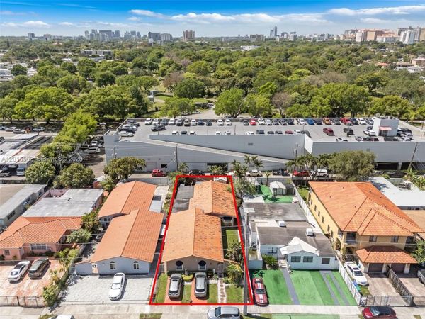3270 SW 7th St , Miami, FL 33135