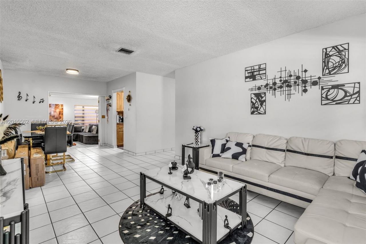 3270 SW 7th St , Miami, FL 33135 Photo