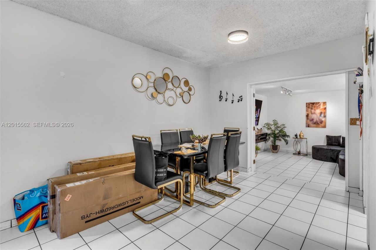 3270 SW 7th St , Miami, FL 33135 Photo