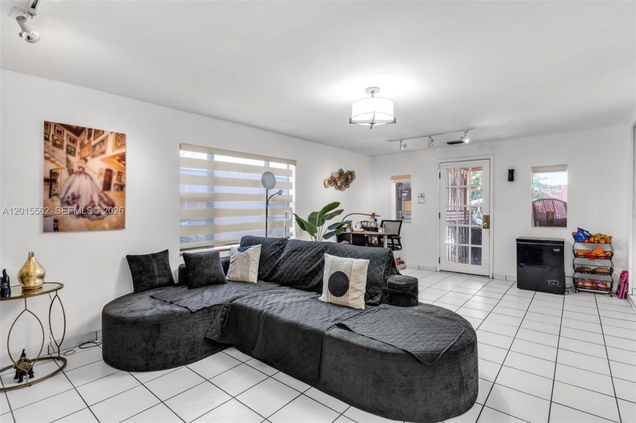 3270 SW 7th St , Miami, FL 33135 Photo