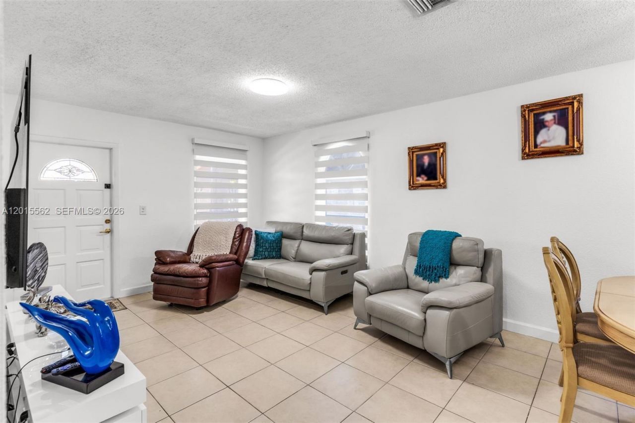 3270 SW 7th St , Miami, FL 33135 Photo