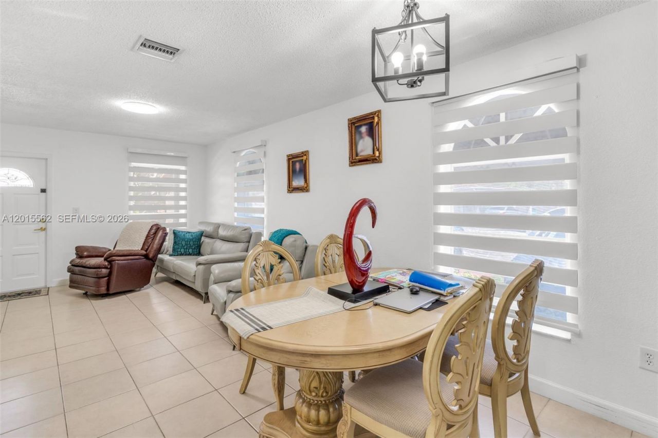 3270 SW 7th St , Miami, FL 33135 Photo