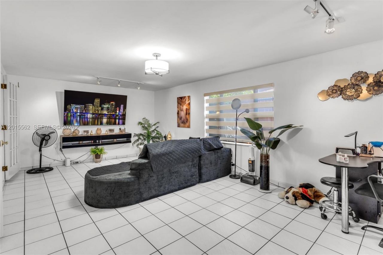 3270 SW 7th St , Miami, FL 33135 Photo