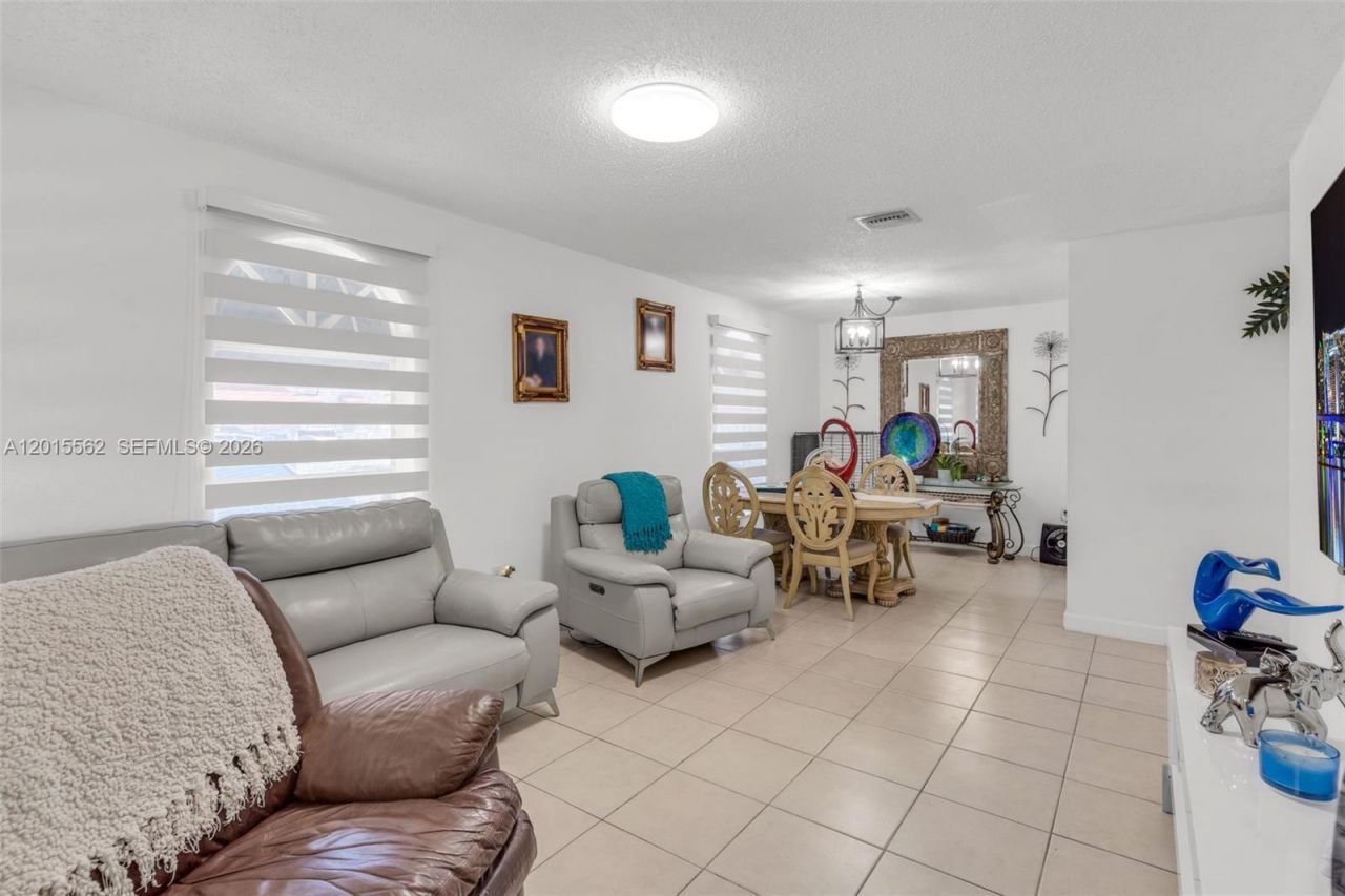 3270 SW 7th St , Miami, FL 33135 Photo