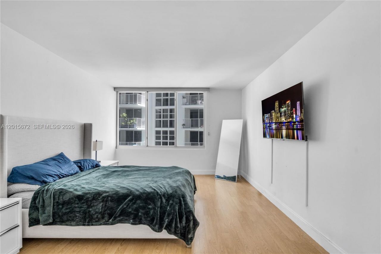 1200 West Ave, Unit 420, Miami Beach, FL 33139 Photo
