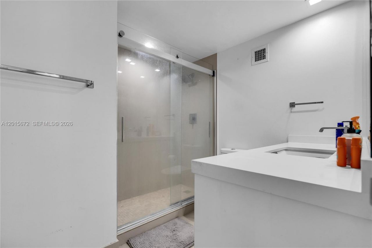 1200 West Ave, Unit 420, Miami Beach, FL 33139 Photo