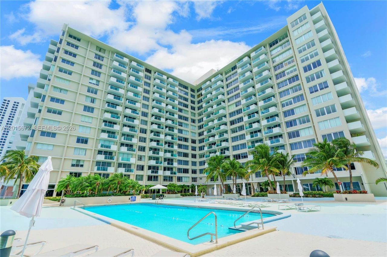 1200 West Ave, Unit 420, Miami Beach, FL 33139 Photo