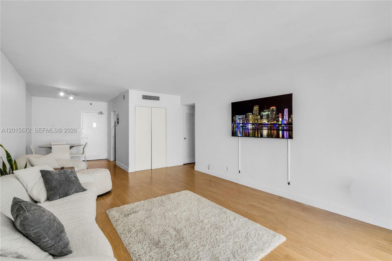 1200 West Ave, Unit 420, Miami Beach, FL 33139 Photo