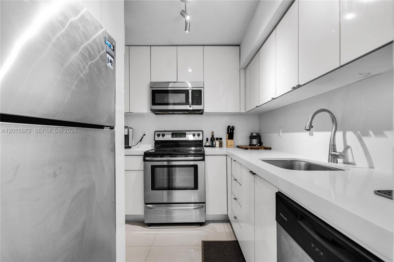 1200 West Ave, Unit 420, Miami Beach, FL 33139 Photo