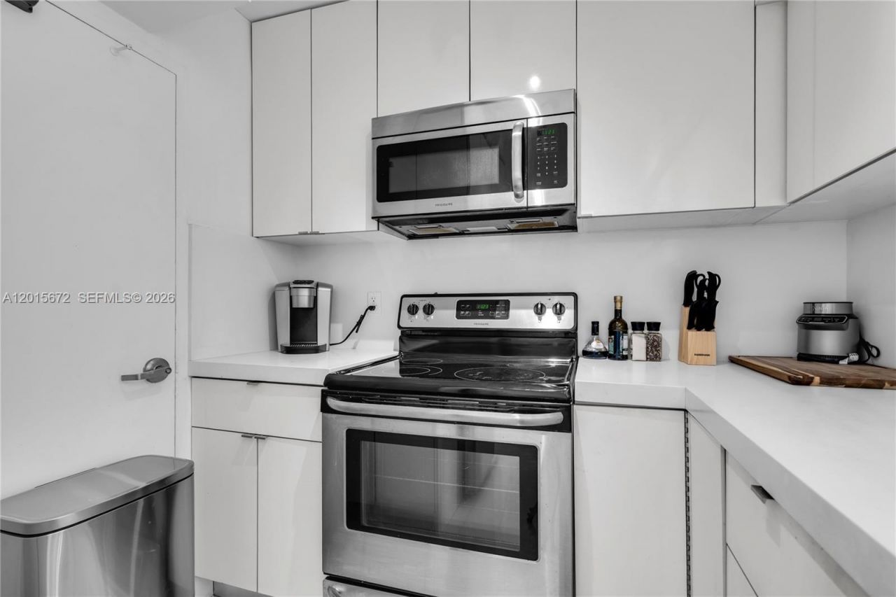 1200 West Ave, Unit 420, Miami Beach, FL 33139 Photo