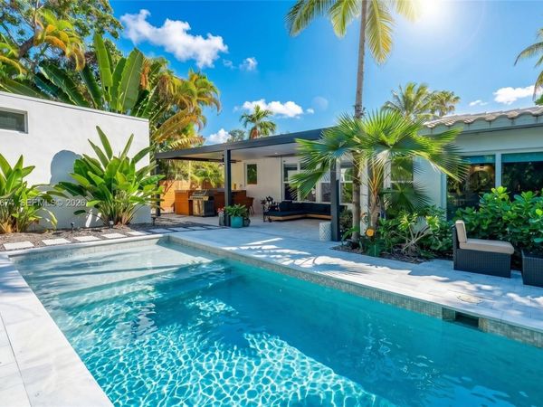 725 NE 81st St , Miami, FL 33138