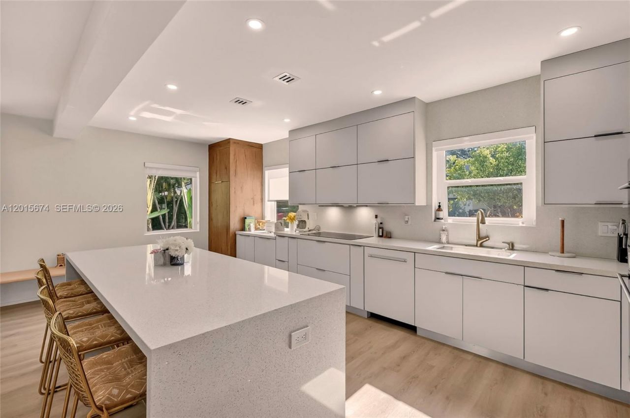 725 NE 81st St, Miami, FL 33138 Photo