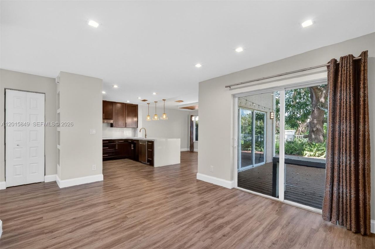 1603 W Harmony Lake Cir , Unit ., Davie, FL 33324 Photo