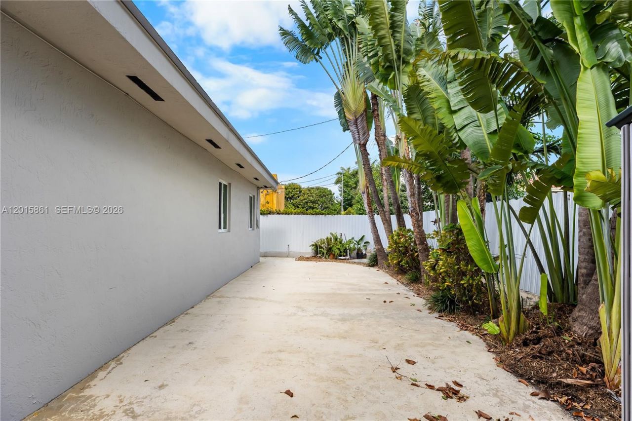 1835 SW 18th St, Miami, FL 33145 Photo